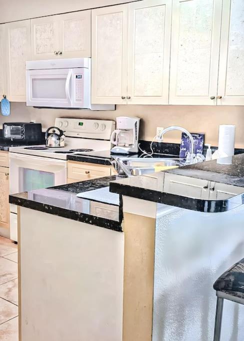 Entire Rental 3-Br Minutes From Disney X8 Hot Tub Apartment 2204 Орландо Екстериор снимка
